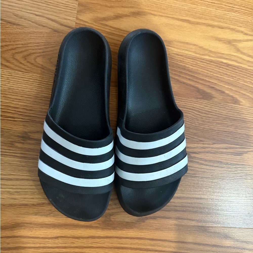 Adidas women’s size 9